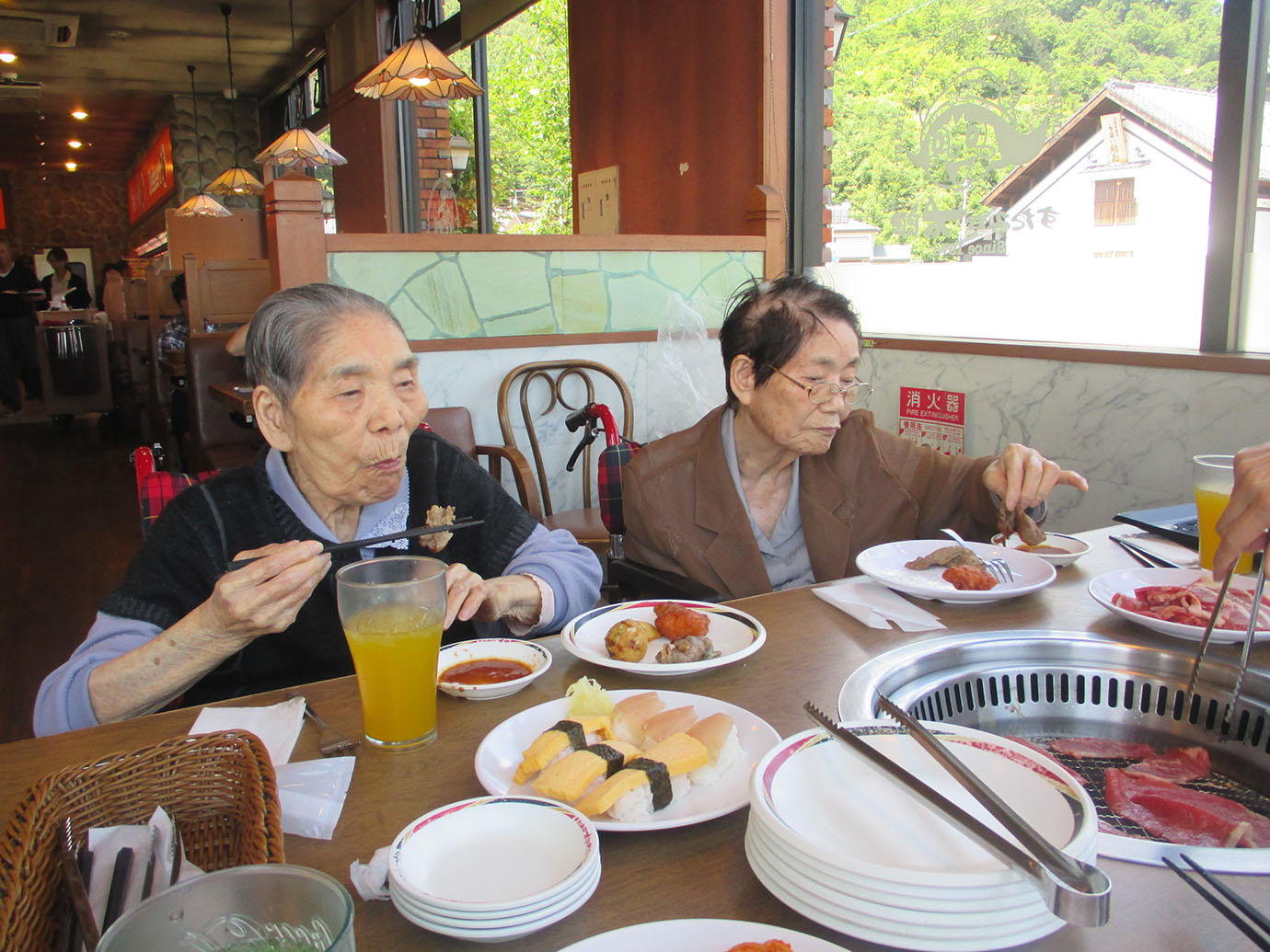 外食会